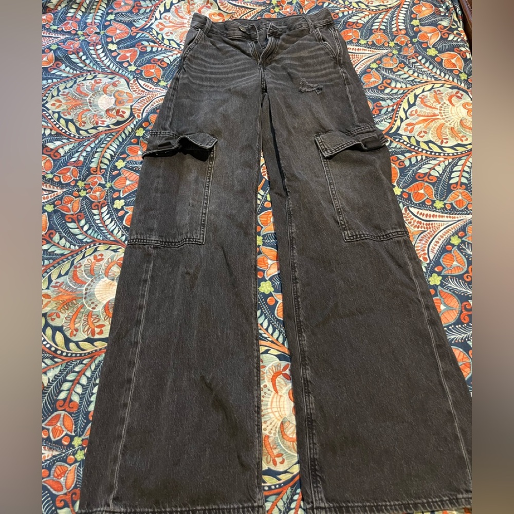 American Eagle Super High Rise Baggy Wide Leg Cargo Jean